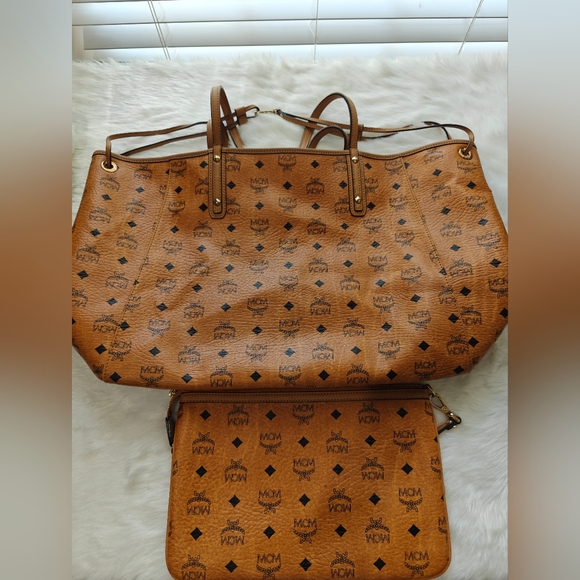 MCM Visetos Liz Reversible Tote Bag - Picture 2 of 11